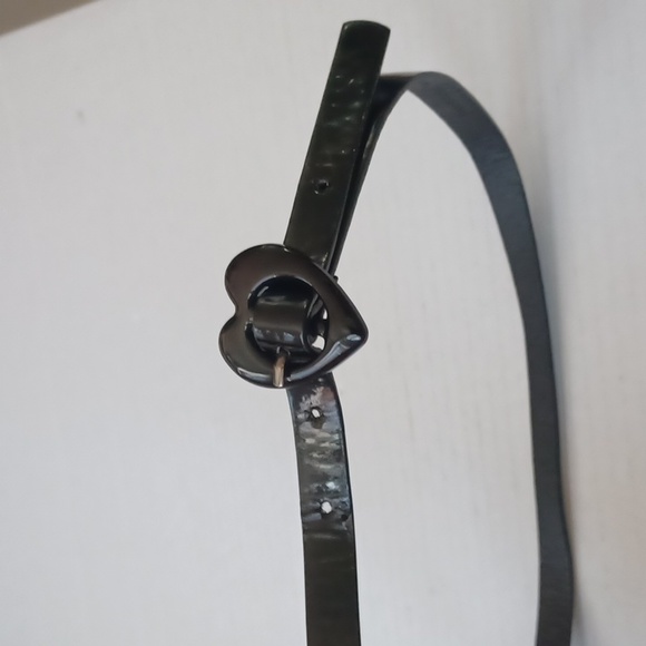 $4 Add-on Thin Black Heart Buckle Belt - Youth Size (14) - Picture 2 of 6